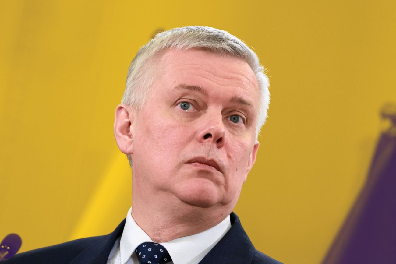 Симониак комментирует избирательные преступления. Речь идет о запрещенном приложении