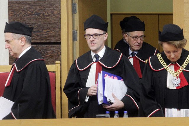 Trybunał osądzi naprawczą ustawę PiS, które... zapowiada bojkot