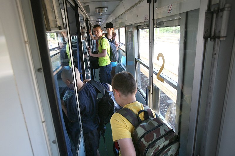 Kontroler wyprosił dziecko z pociągu, bo nie miało podstemplowanej legitymacji szkolnej. A szkoła do dziś nie dostała nowej pieczątki.