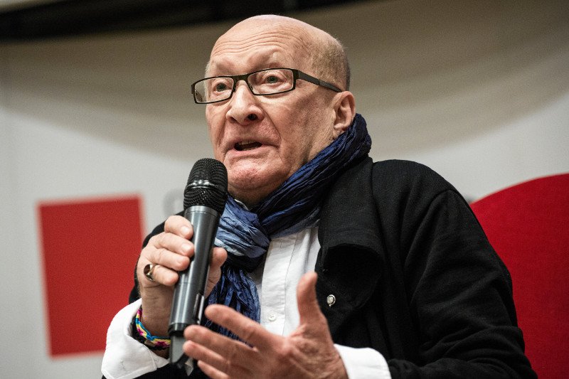 Aktor Wojciech Pszoniak wystąpił w kampanii "Nie świruj, idź na wybory". Wielu zarzuca mu, że parodiował osoby chore psychiczne.