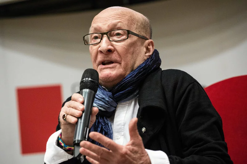 Aktor Wojciech Pszoniak wystąpił w kampanii "Nie świruj, idź na wybory". Wielu zarzuca mu, że parodiował osoby chore psychiczne.