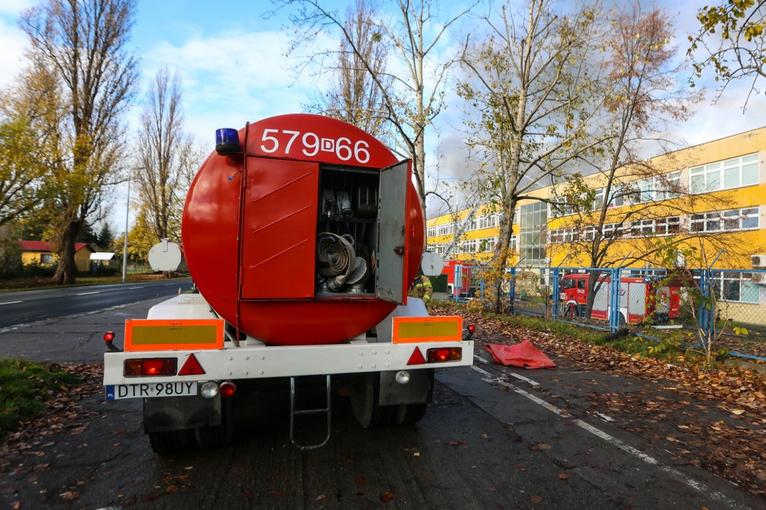 Ewakuacja szkoły na Dolny Śląsku. Zdjęcie ilustracyjne.