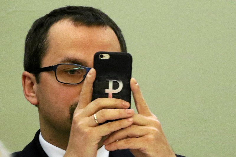 Poseł PiS Marcin Horała postanowił dalej brnąć w tłumaczeniu swojego wpisu na Twitterze.