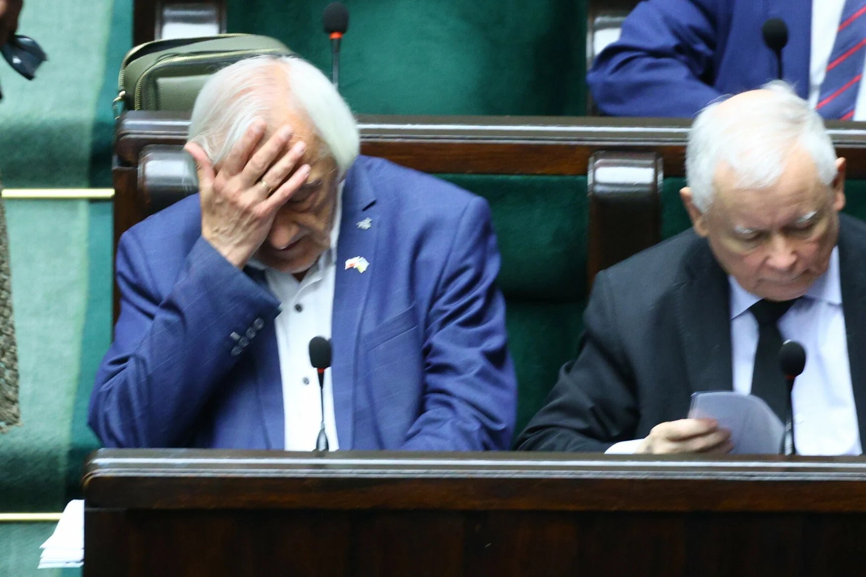 Prawo i Sprawiedliwość prowadzi w nowym sondażu, ale to opozycja sięgnęłaby po większość sejmową.