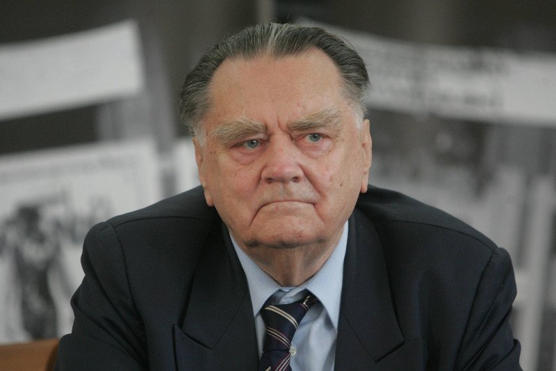 Były premier Jan Olszewski trafił do szpitala.