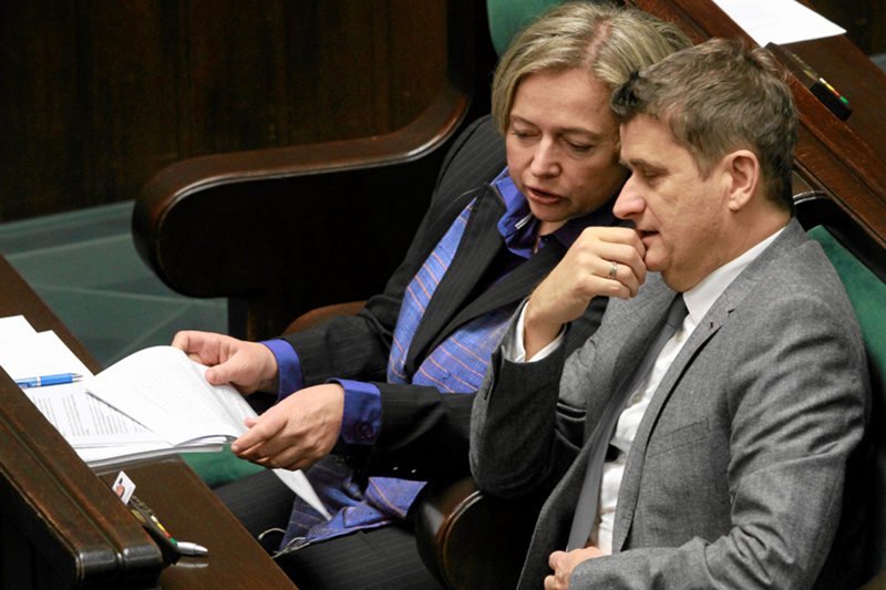 Wanda Nowicka zamiast funkcji wicemarszałka ma dostać "biorącą jedynkę" na liście w wyborach do europarlamentu. Janusz Palikot chce w ten sposób uniknąć rozłamu w swojej partii.