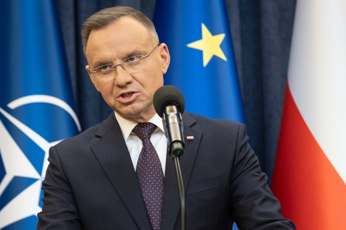 Duda szykuje fortel ws. budżetu? To może opóźnić podwyżki budżetówki.