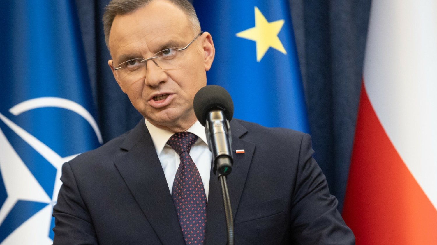 Duda szykuje fortel ws. budżetu? To może opóźnić podwyżki budżetówki.