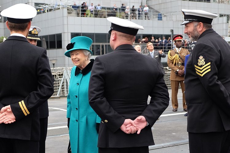 Brytyjskie media spekulują na temat abdykacji królowej Elżbiety.