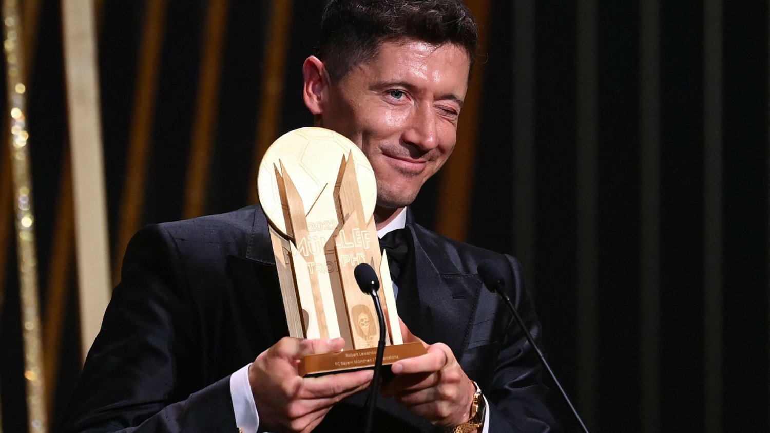 Robert Lewandowski z nagrodą imienia Gerda Müllera. Polski napastnik odebrał statuetkę w trakcie gali w stolicy Francji.