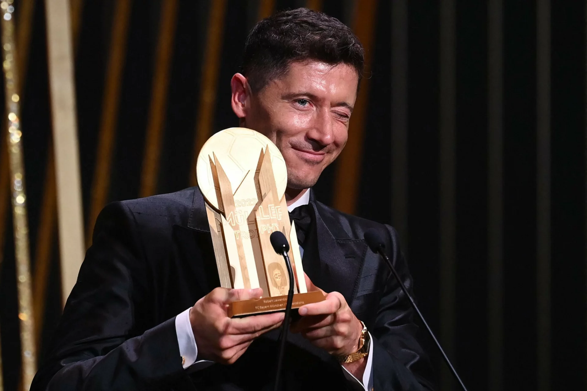 Robert Lewandowski z nagrodą imienia Gerda Müllera. Polski napastnik odebrał statuetkę w trakcie gali w stolicy Francji.