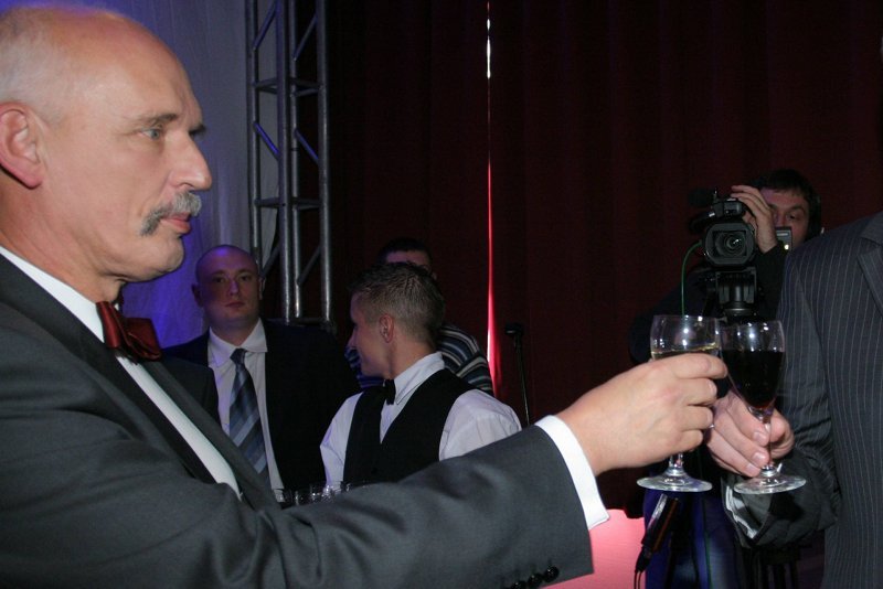 Janusz Korwin Mikke jest zwolennikiem limitów jednego promila dla mężczyzn i 0,6 dla kobiet.