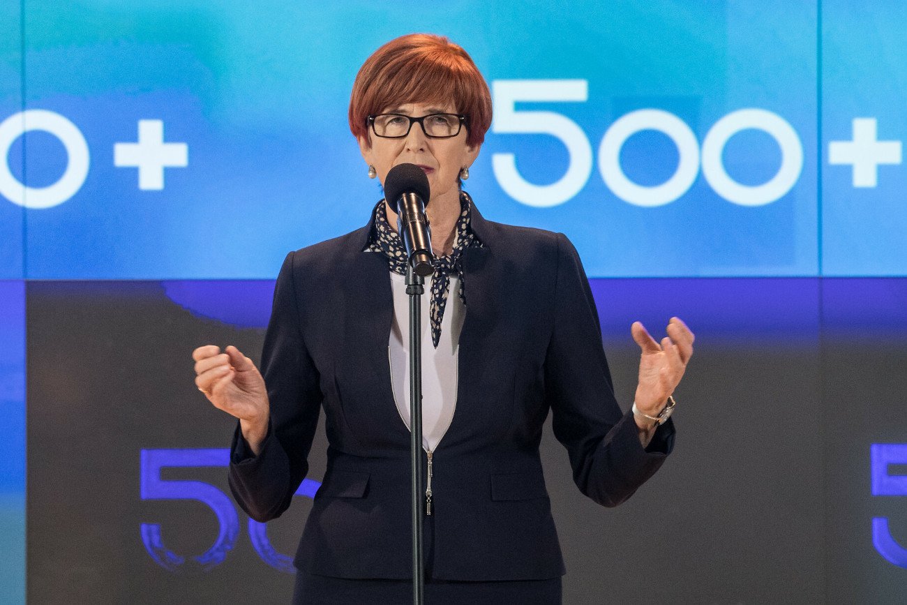 Elżbieta Rafalska jest zwolenniczką waloryzacji programu "Rodzina 500 plus".