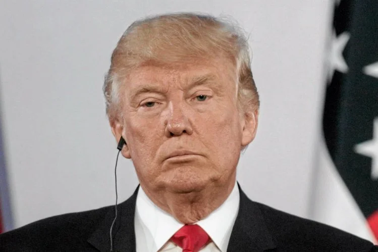 Trump twierdzi, że nie miał romansu ze Stormy Daniels. Romans Donalda Trumpa z aktorką porno Stormy Daniels? Prezydent USA musi zapłacić kobiecie prawie 45 tys. dolarów.