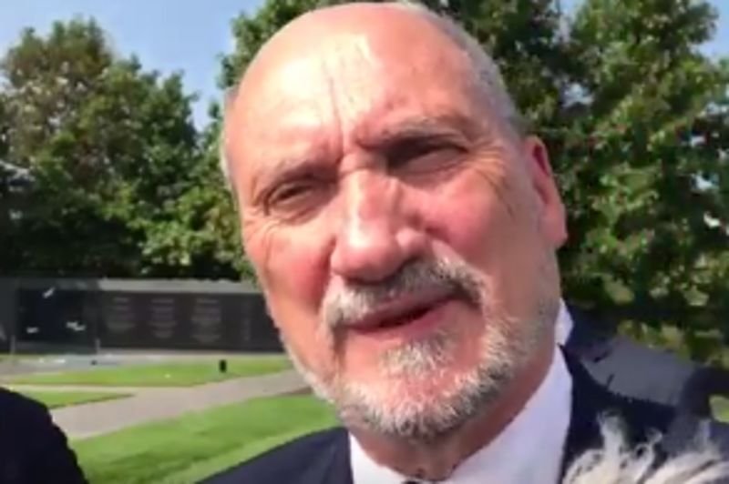 Antoni Macierewicz zignorował dziennikarza TVN
