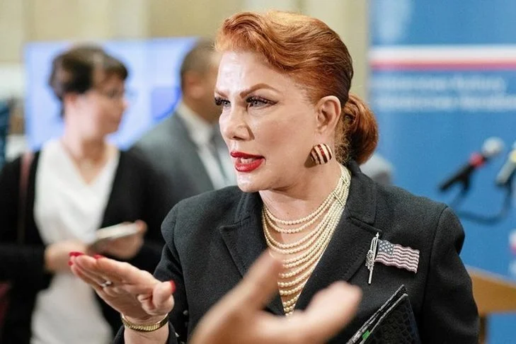 Georgette Mosbacher jest krytykowana przez prawicowych dziennikarzy za słowa o LGBT w Polsce.