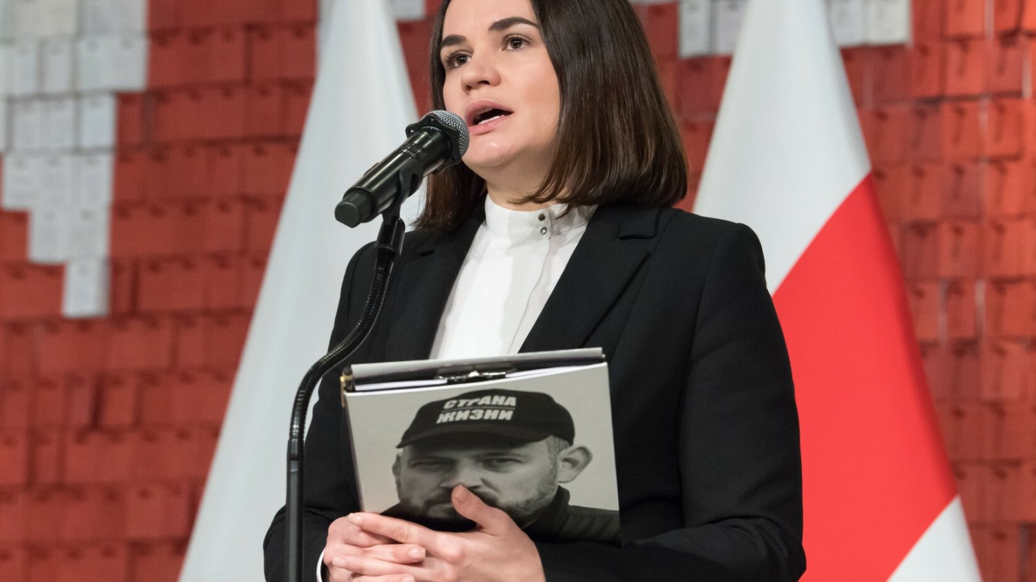 Swiatłana Cichanouska poinformowała, że otrzymała anonimową notatkę z informacją, iż jej mąż, Siarhiej zmarł w więzieniu. Nie jest to potwierdzone.
