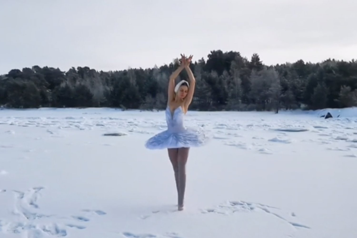 Baletnica strajkuje przeciwko budowie rosyjskiego portu. Jej piękny taniec na lodzie to protest w ochronie przyrody