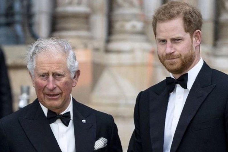 Książę Harry zaognia konflikt z ojcem. Żali się na atmosferę, w której został wychowany