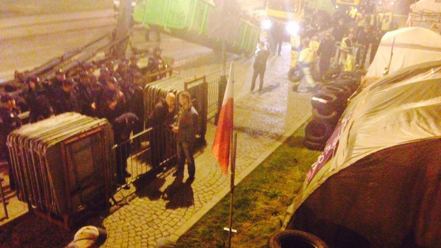 Miasteczko namiotowe na placu Krasińskich w Warszawie zostało dziś w nocy zlikwidowane przez policję. Jutro w tym miejscu ma przemawiać prezydent USA Donald Trump.