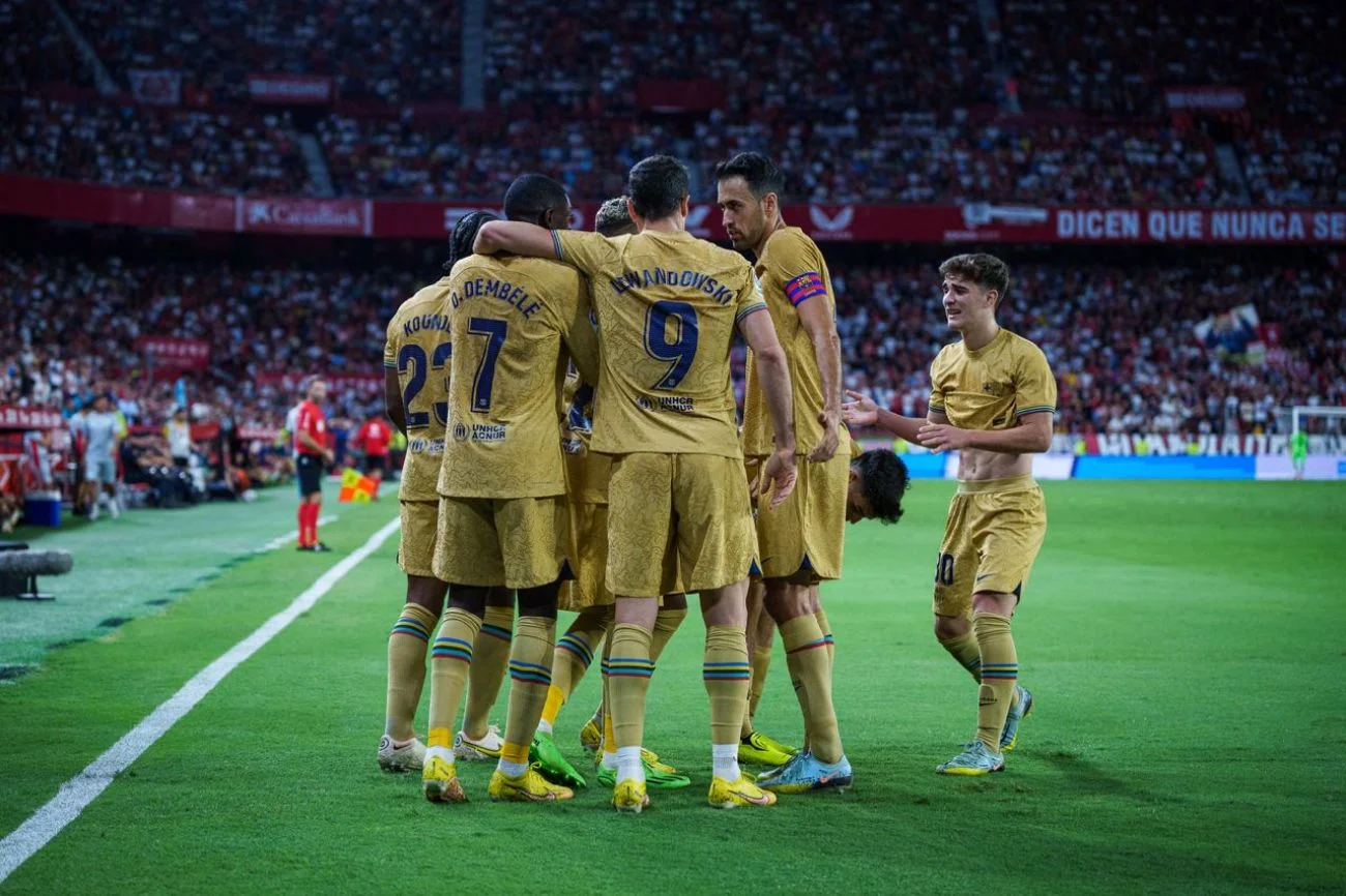 Barcelona popisowo zatańczyła z wielkim rywalem, a "Lewy" znów został królem polowania