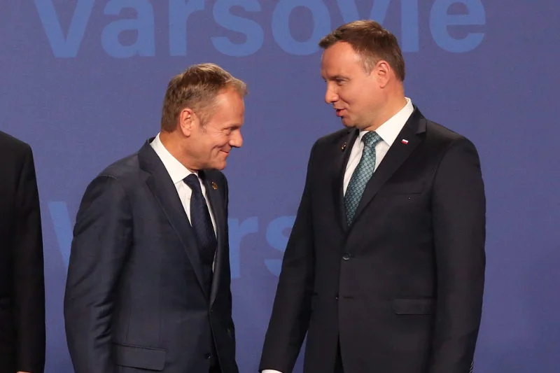 Zgodnie z nowym sondażem Andrzej Duda wygrywa wybory prezydenckie przed Donaldem Tuskiem w obu turach.