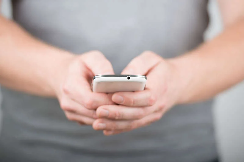 Zdaniem niemieckiego specjalisty, aż pół miliarda [url=http://shutr.bz/16r2xqk]telefonów[/url] na świecie może być zagrożonych atakami hakerów