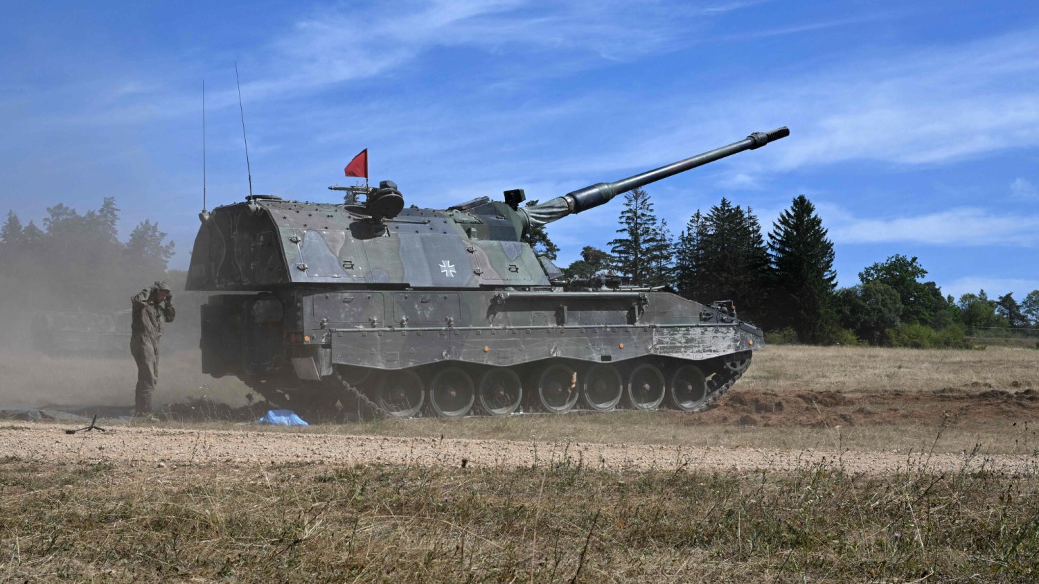Rząd kanclerza Olafa Scholza zatwierdził sprzedaż Ukrainie aż 100 sztuk PzH 2000. Niemiecka samobieżna haubicoarmata PzH 2000