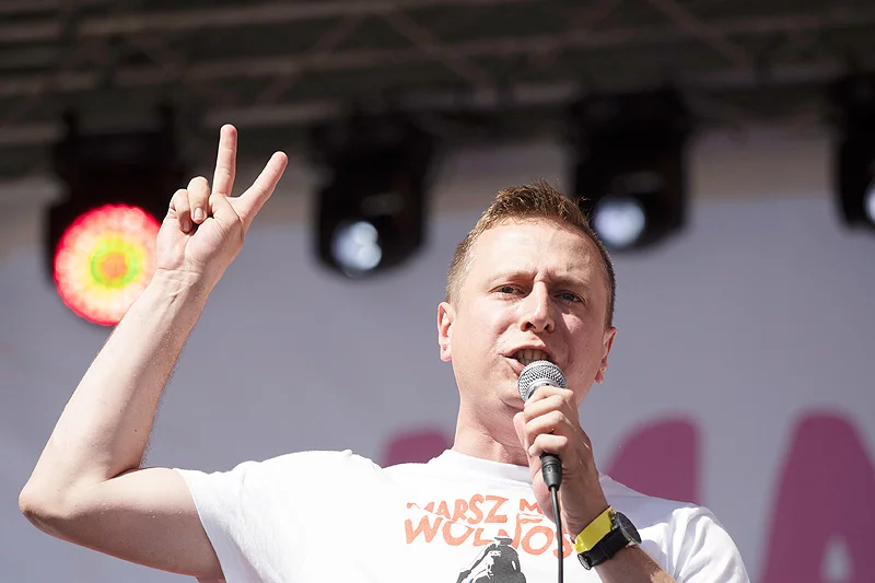 Krzysztof Brejza ujawnił listę nagrodzonych z dokładnymi danymi. Mariusz Błaszczak dostał najwięcej pieniędzy.