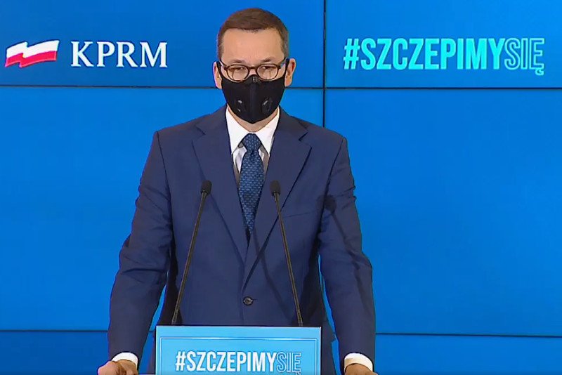 "Polacy spotykali się na święta w nieco większym rozmiarze. Dlatego trzeba niestety przewidywać, że za dwa-trzy tygodnie może wzrosnąć liczba zakażeń" – przyznaje premier.