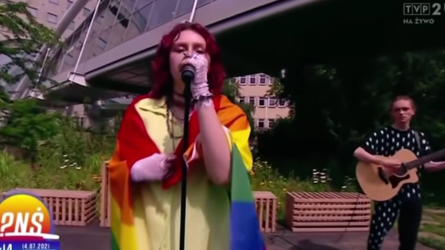 TVP2 wyrzuciło wydawcę za brak interwencji ws. Karin Ann z flagą LGBT