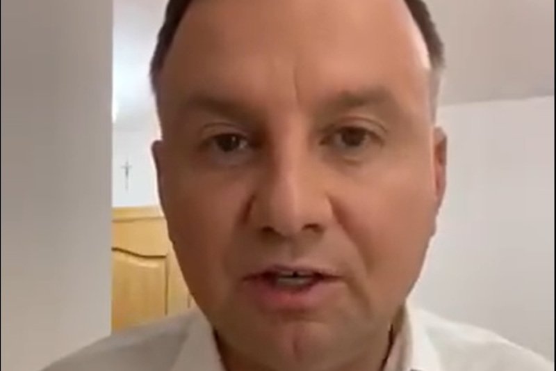Andrzej Duda nagrał filmik, w którym zapewnił, że czuje się dobrze, mimo zakażenia koronawirusem.