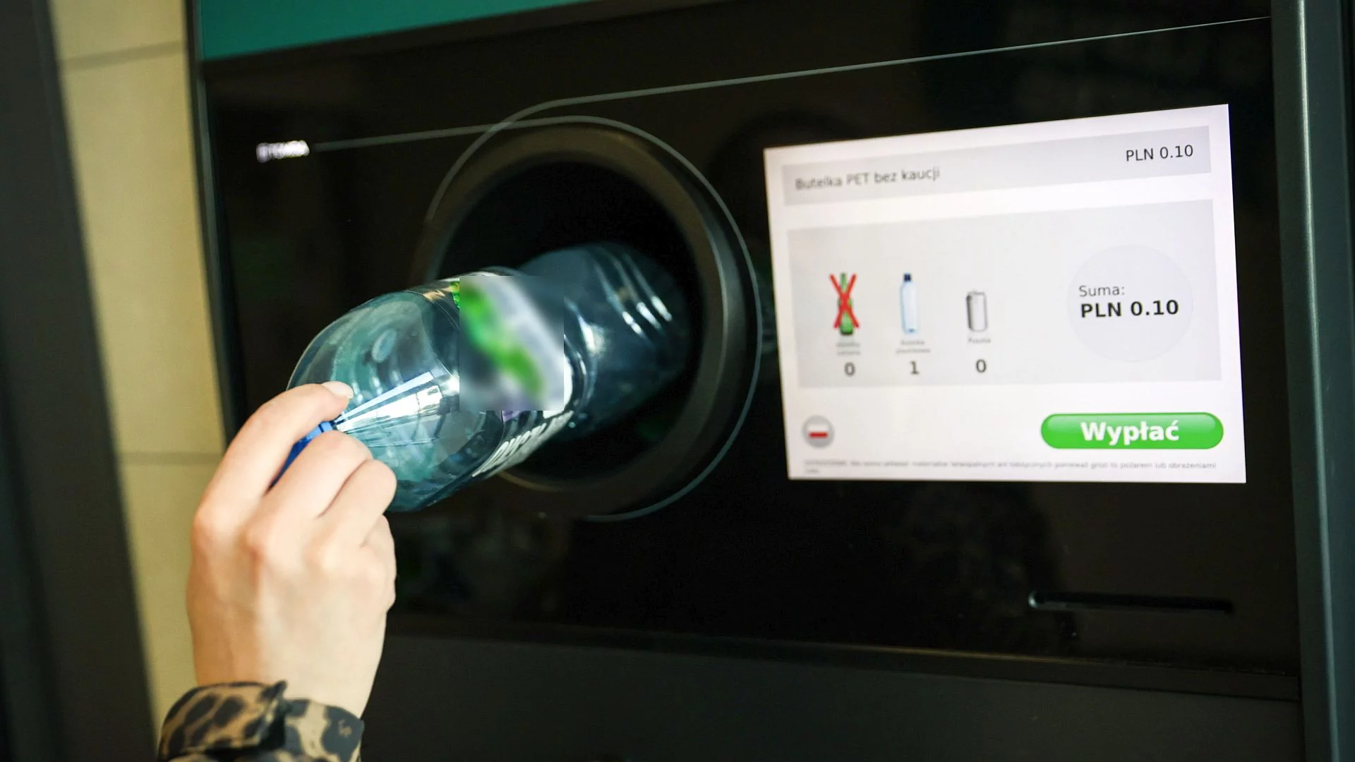 Plastikowe butelki pokonały polityka Konfederacji. Taki błąd popełnił ws. systemu kaucyjnego