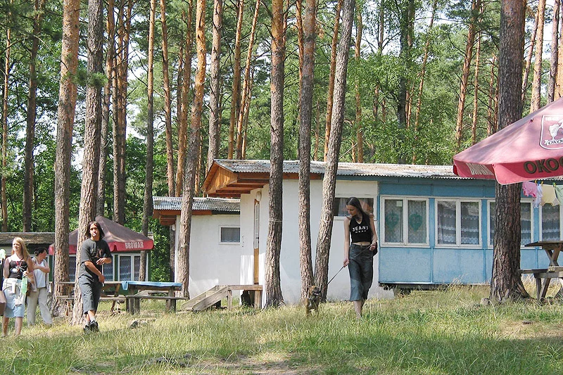 W najpopularniejszych miejscowościach nawet klasyczne ośrodki wypoczynkowe to koszt noclegu rzędu kilkuset złotych dziennie.