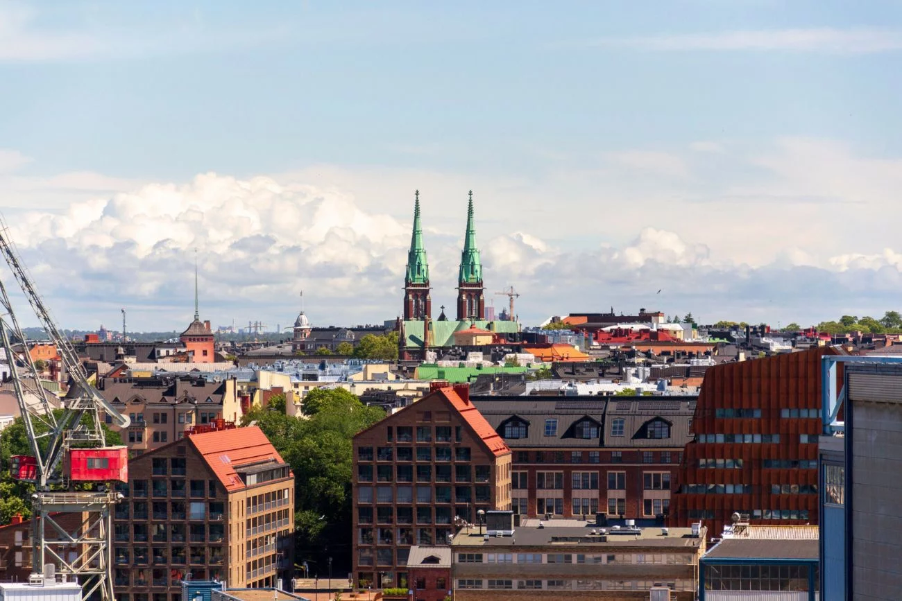 Najbezpieczniejsze miasta na samotną podróż dla kobiet. Ten kierunek na pierwszym miejscu. Helsinki na szczycie. To najlepszy kierunek dla kobiet podróżujących solo.