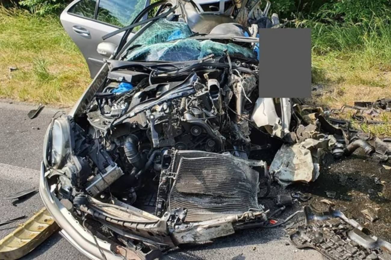 Świemino: w tragicznym wypadku samochodowym zmarł policjant z synkiem