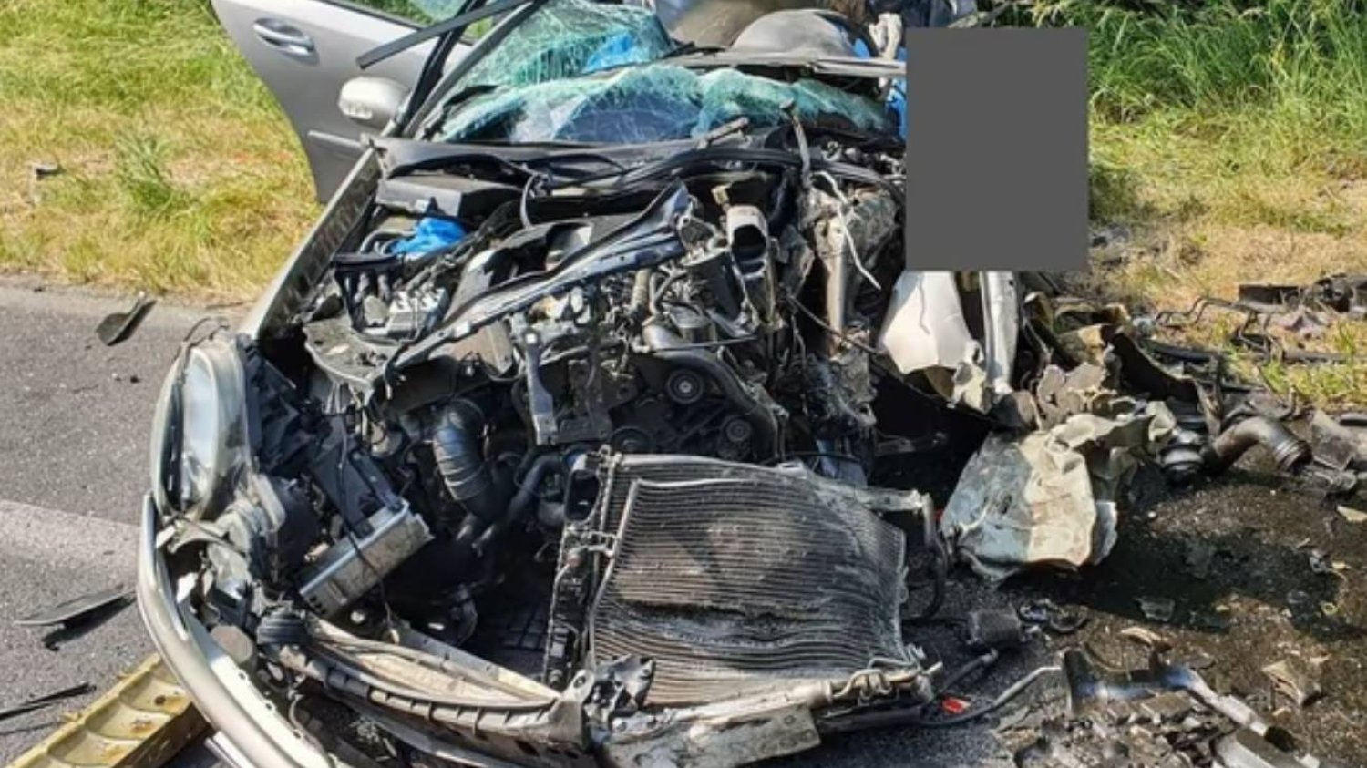 Świemino: w tragicznym wypadku samochodowym zmarł policjant z synkiem