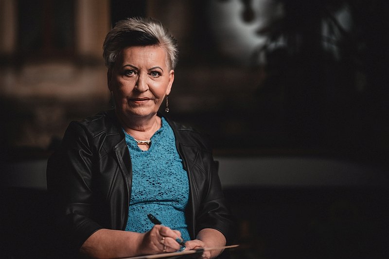 Rozmawiamy z Hanną Greń, autorką kryminałów, w tym bestsellerowego cyklu powieści o śledztwach prowadzonych w małych miejscowościach przez Dionizę Remańską. Drugi tom serii "Więzy krwi" już do nabycia w księgarniach