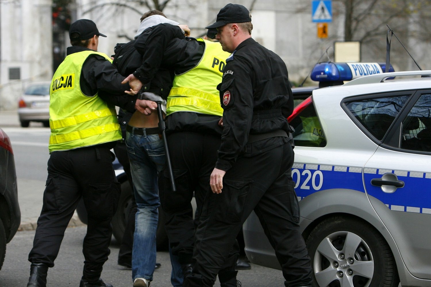 Policja rozbiła gang okradający ludzi w pociągach.