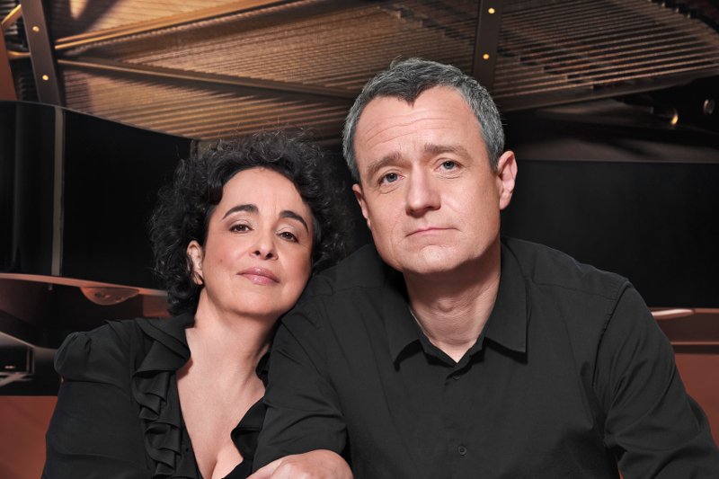 Słynny duet pianistów o "dobrej zmianie" na koncercie w Filharmonii Narodowej.