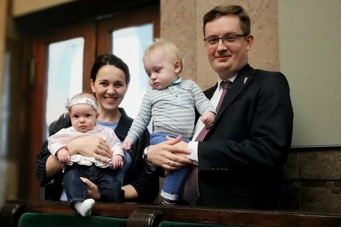 Kornelia Wróblewska tłumaczy się ze zdjęcia z Robertem Winnickim.