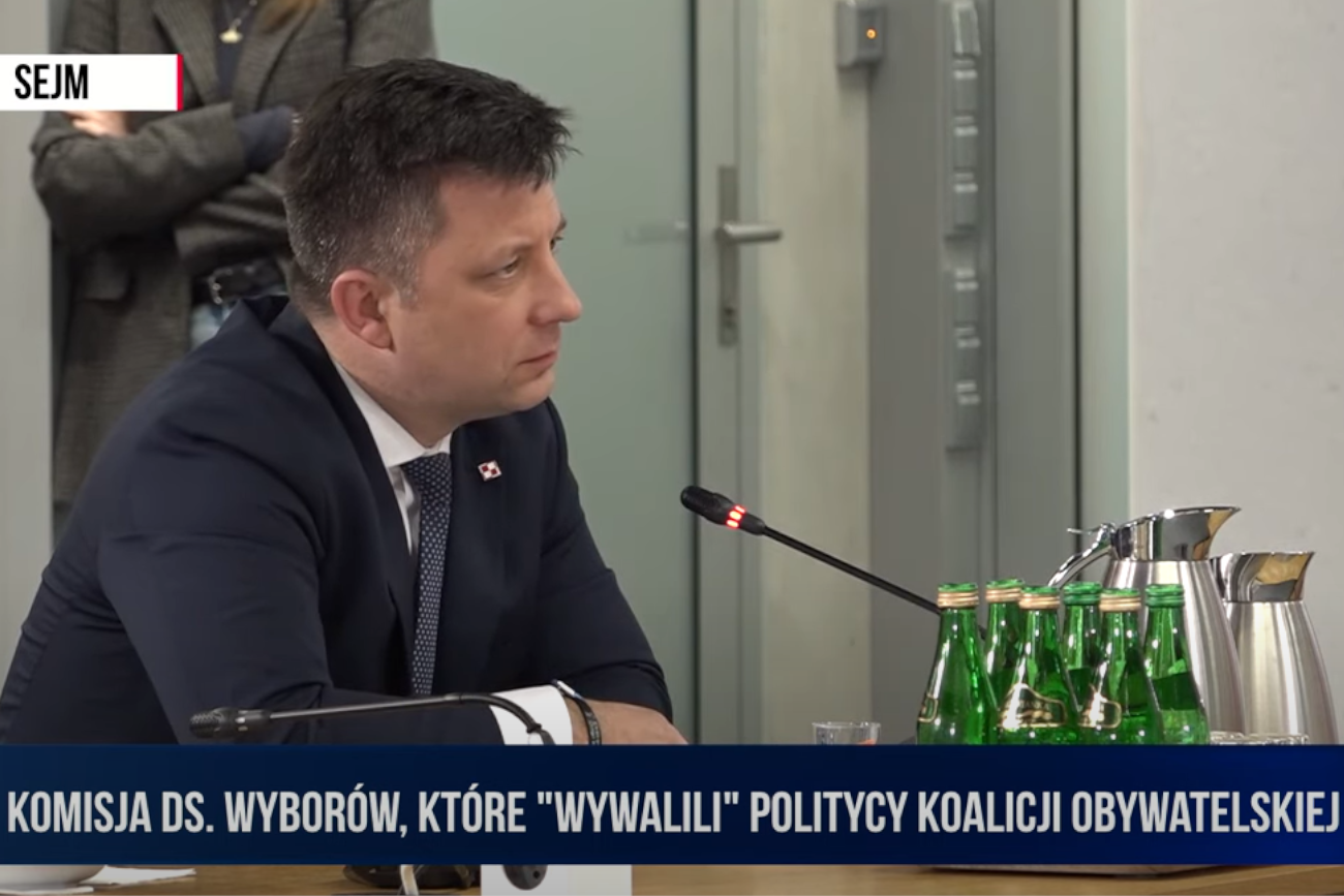 Tak Republika pokazała Dworczyka przed komisją. Kuriozalny pasek o "winie polityków Tuska"