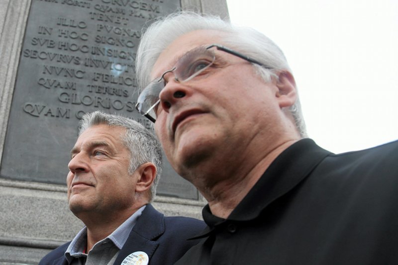 Włodzimierz Cimoszewicz, były premier wyrasta na lidera opozycji. Teraz zabrał głos w sprawie sądownictwa. Dla niego powód z oczywisty. Tymczasem Senat w środku nocy przyjął bez poprawek ustawę o KRS i sądach powszechnych.