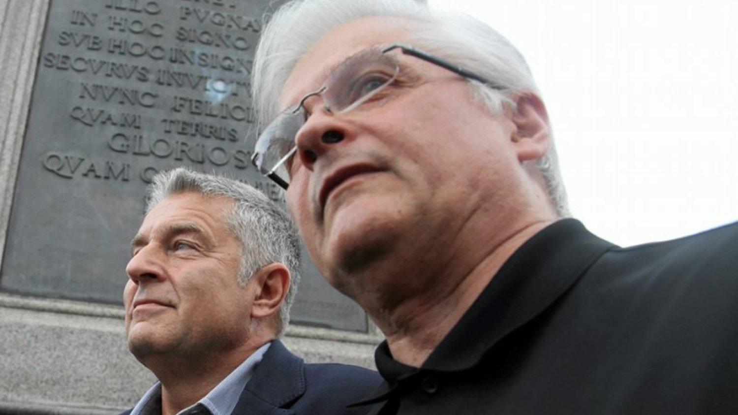 Włodzimierz Cimoszewicz, były premier wyrasta na lidera opozycji. Teraz zabrał głos w sprawie sądownictwa. Dla niego powód z oczywisty. Tymczasem Senat w środku nocy przyjął bez poprawek ustawę o KRS i sądach powszechnych.