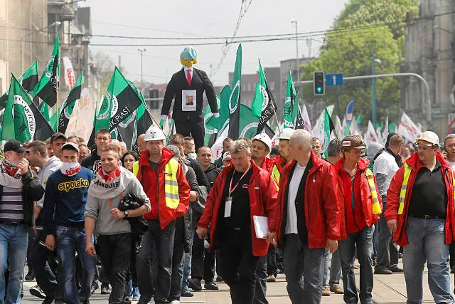 Rząd przygotowuje program restrukturyzacji górnictwa. Na zdjęciu: protest górników w Katowicach