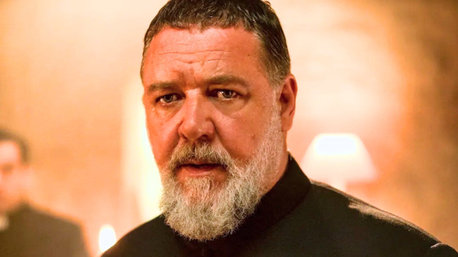 Russell Crowe w nowej wersji hitu lat 80. Tę postać rozsławił Sean Connery Russell Crowe