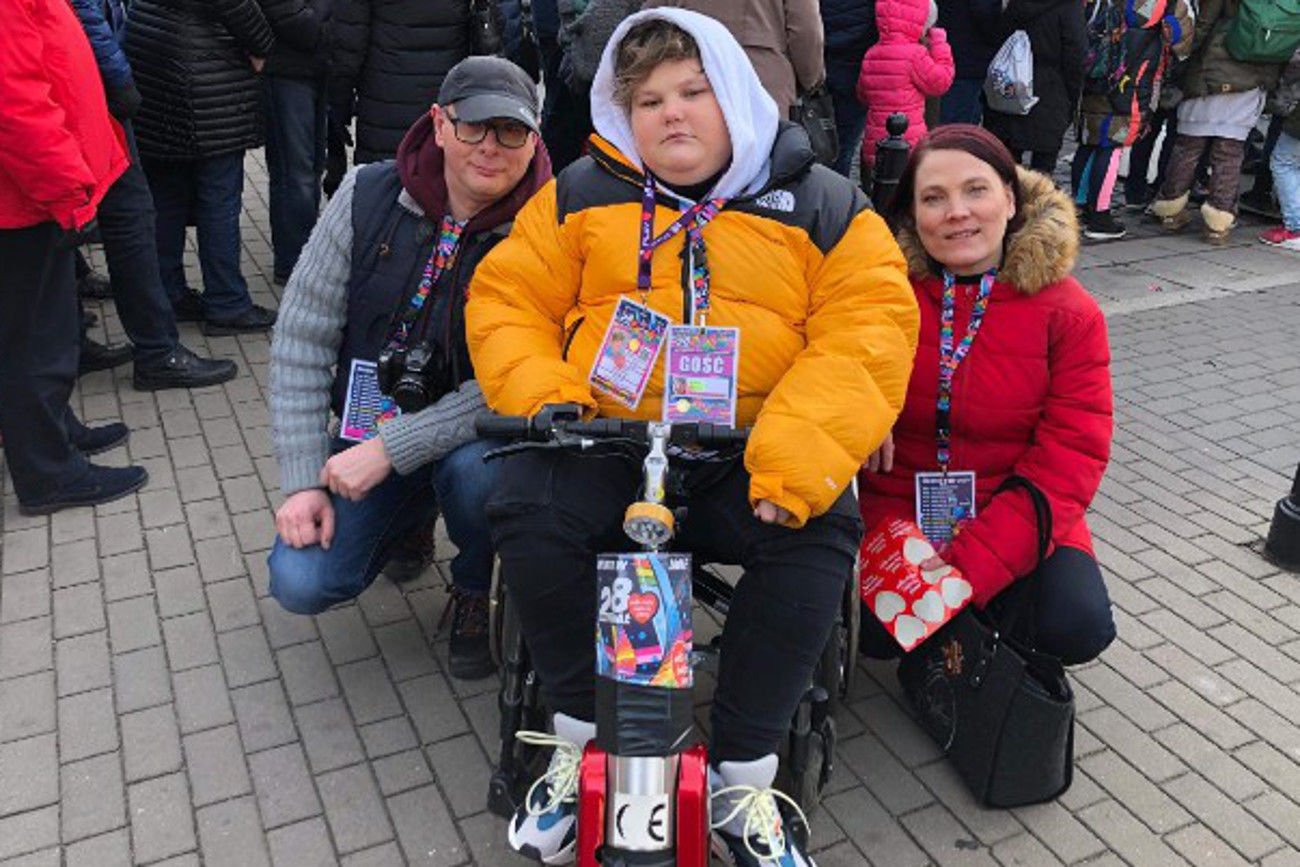 Izabela Berezak z synem Łukaszem podczas 28. finału WOŚP. Warszawa, 2020 rok. Izabela Berezak z synem Łukaszem podczas 28. finału WOŚP. Warszawa, 2020 rok.