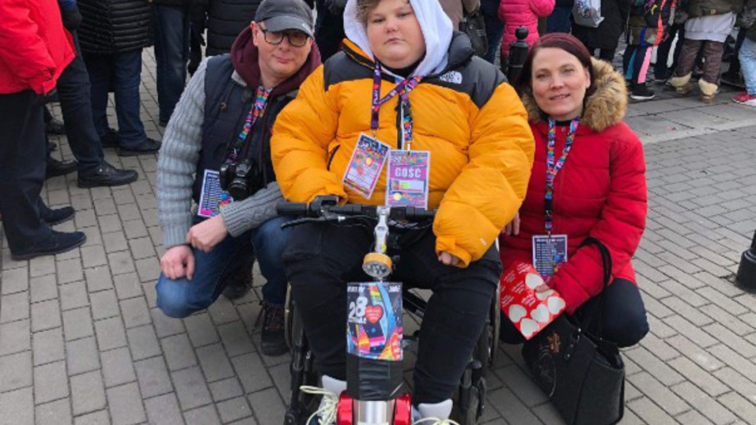 Izabela Berezak z synem Łukaszem podczas 28. finału WOŚP. Warszawa, 2020 rok. Izabela Berezak z synem Łukaszem podczas 28. finału WOŚP. Warszawa, 2020 rok.