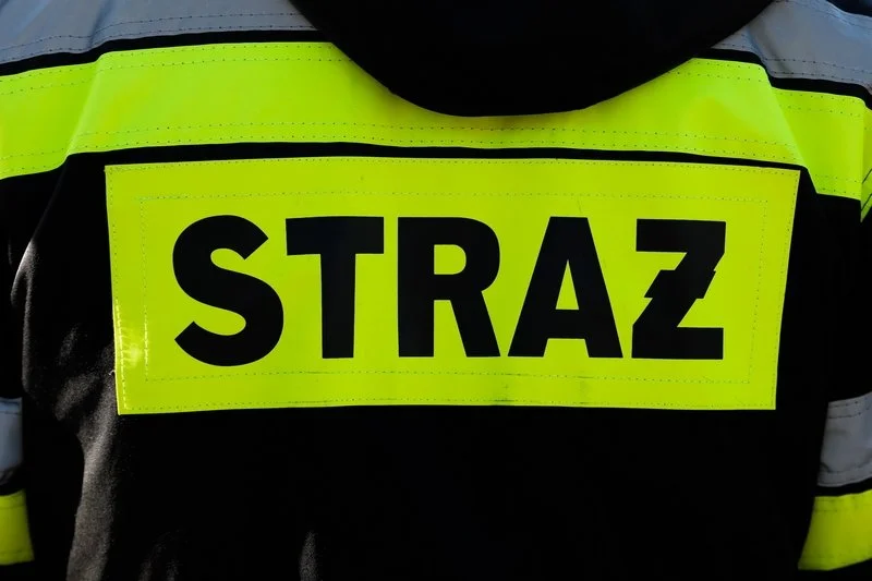 W samochodzie, który wypadł z drogi, podróżowało 4 młodych mężczyzn.