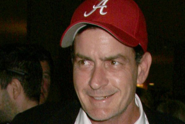 Charlie Sheen ogłosił publicznie, że jest nosicielem HIV